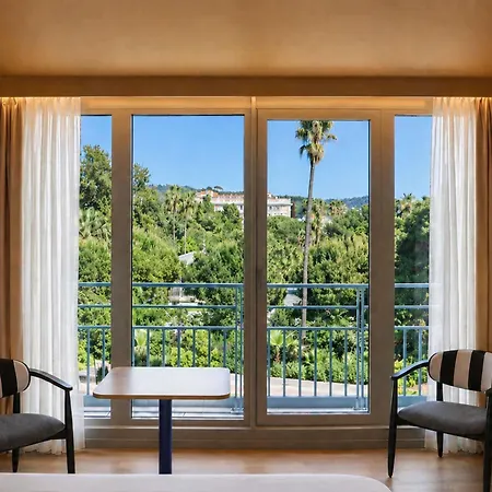 Mercure Promenade Des Hotel