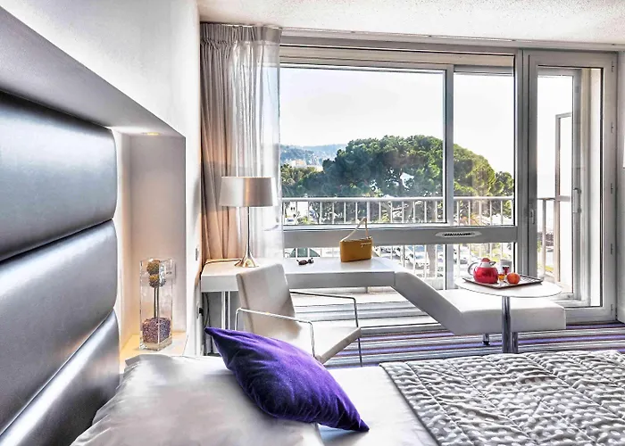 Mercure Promenade Des Hotel 4*