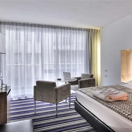 Mercure Promenade Des Hotel