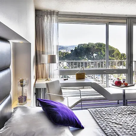 Mercure Promenade Des Hotel 4*